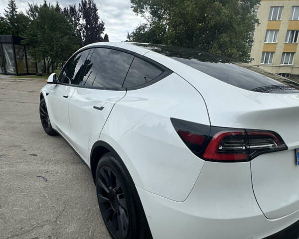 Белый Тесла Model Y, объемом двигателя 0 л и пробегом 128 тыс. км за 24999 $, фото 9 на Automoto.ua