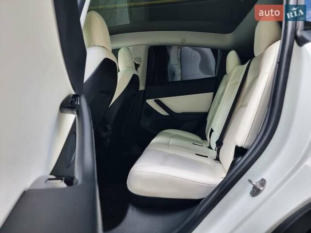 Белый Тесла Model Y, объемом двигателя 0 л и пробегом 98 тыс. км за 26499 $, фото 38 на Automoto.ua