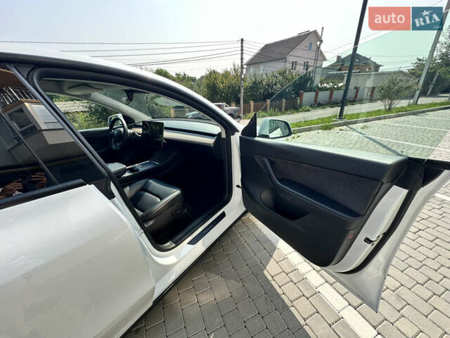 Білий Тесла Model Y, об'ємом двигуна 0 л та пробігом 70 тис. км за 26700 $, фото 18 на Automoto.ua