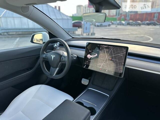 Белый Тесла Model Y, объемом двигателя 0 л и пробегом 39 тыс. км за 33500 $, фото 17 на Automoto.ua