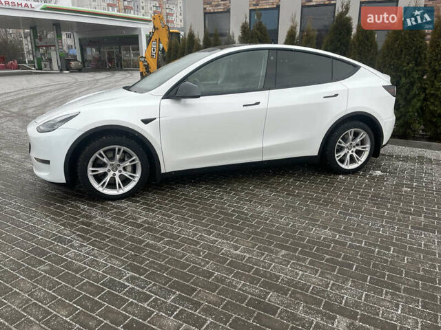 Белый Тесла Model Y, объемом двигателя 0 л и пробегом 47 тыс. км за 28500 $, фото 2 на Automoto.ua