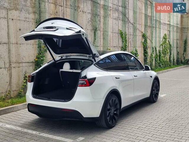 Белый Тесла Model Y, объемом двигателя 0 л и пробегом 98 тыс. км за 26499 $, фото 70 на Automoto.ua
