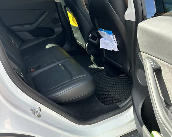 Тесла Model Y 2021 в Киеве на Automoto.ua Белый Тесла Model Y, объемом двигателя 0 л и пробегом 117 тыс. км за 35000 $, фото 26 на Automoto.ua