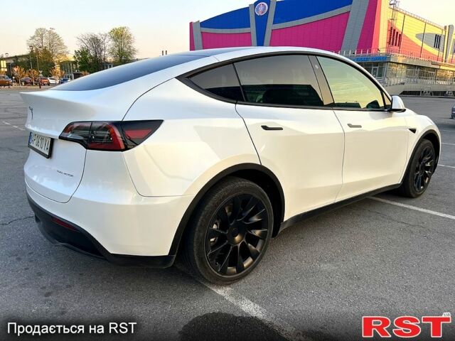 Белый Тесла Model Y, объемом двигателя 0 л и пробегом 65 тыс. км за 27999 $, фото 2 на Automoto.ua