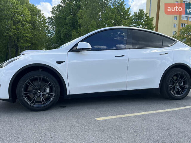 Белый Тесла Model Y, объемом двигателя 0 л и пробегом 40 тыс. км за 27900 $, фото 1 на Automoto.ua