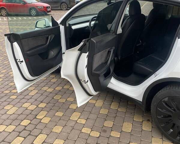 Белый Тесла Model Y, объемом двигателя 0 л и пробегом 74 тыс. км за 23600 $, фото 8 на Automoto.ua