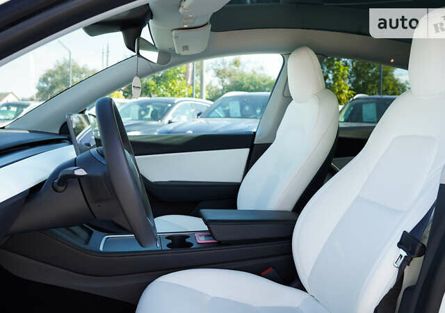 Белый Тесла Model Y, объемом двигателя 0 л и пробегом 30 тыс. км за 26900 $, фото 12 на Automoto.ua