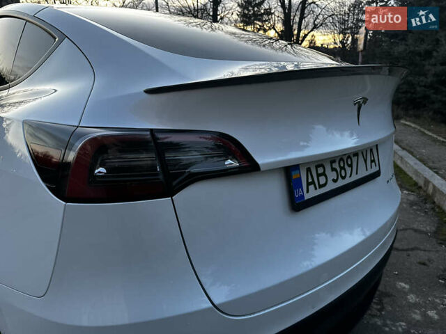 Белый Тесла Model Y, объемом двигателя 0 л и пробегом 55 тыс. км за 25450 $, фото 32 на Automoto.ua