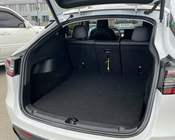 Белый Тесла Model Y, объемом двигателя 0 л и пробегом 132 тыс. км за 26200 $, фото 15 на Automoto.ua