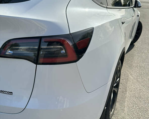 Белый Тесла Model Y, объемом двигателя 0 л и пробегом 46 тыс. км за 25900 $, фото 18 на Automoto.ua