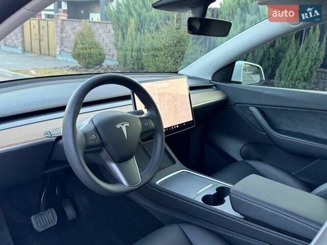 Белый Тесла Model Y, объемом двигателя 0 л и пробегом 38 тыс. км за 24100 $, фото 61 на Automoto.ua