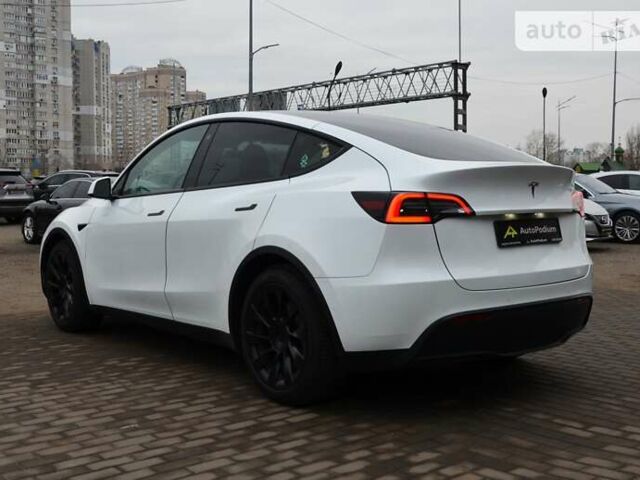 Белый Тесла Model Y, объемом двигателя 0 л и пробегом 50 тыс. км за 32999 $, фото 6 на Automoto.ua