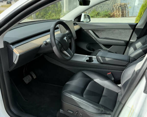Білий Тесла Model Y, об'ємом двигуна 0 л та пробігом 69 тис. км за 21500 $, фото 4 на Automoto.ua