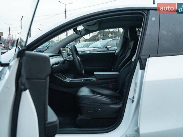 Белый Тесла Model Y, объемом двигателя 0 л и пробегом 69 тыс. км за 27500 $, фото 15 на Automoto.ua