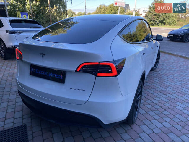 Белый Тесла Model Y, объемом двигателя 0 л и пробегом 39 тыс. км за 27300 $, фото 7 на Automoto.ua