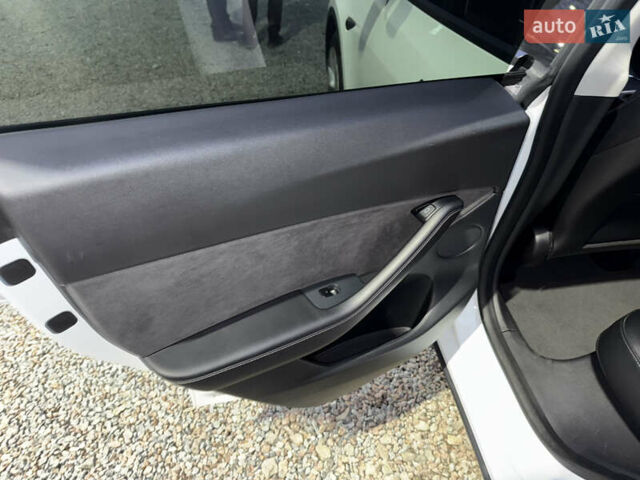 Белый Тесла Model Y, объемом двигателя 0 л и пробегом 128 тыс. км за 22600 $, фото 51 на Automoto.ua