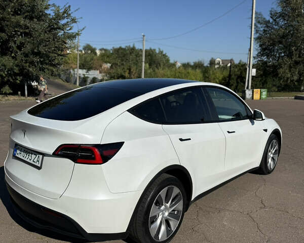 Белый Тесла Model Y, объемом двигателя 0 л и пробегом 72 тыс. км за 29000 $, фото 3 на Automoto.ua
