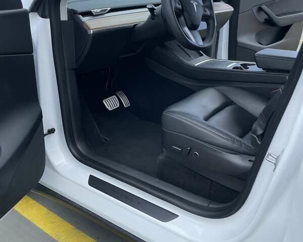 Білий Тесла Model Y, об'ємом двигуна 0 л та пробігом 119 тис. км за 23600 $, фото 18 на Automoto.ua