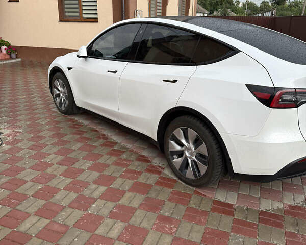 Белый Тесла Model Y, объемом двигателя 0 л и пробегом 166 тыс. км за 23000 $, фото 3 на Automoto.ua