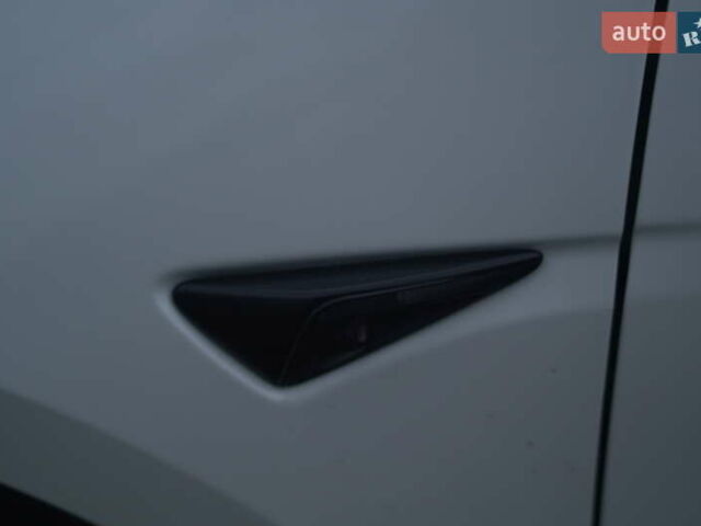 Білий Тесла Model Y, об'ємом двигуна 0 л та пробігом 66 тис. км за 23500 $, фото 32 на Automoto.ua