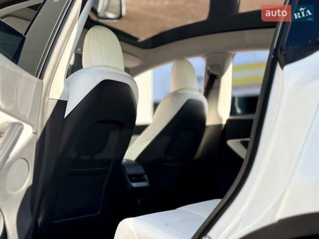Білий Тесла Model Y, об'ємом двигуна 0 л та пробігом 115 тис. км за 25000 $, фото 15 на Automoto.ua