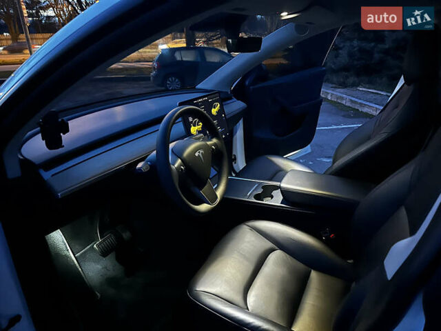 Белый Тесла Model Y, объемом двигателя 0 л и пробегом 55 тыс. км за 25450 $, фото 59 на Automoto.ua