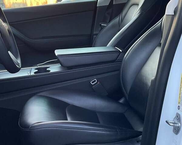 Белый Тесла Model Y, объемом двигателя 0 л и пробегом 56 тыс. км за 24980 $, фото 33 на Automoto.ua