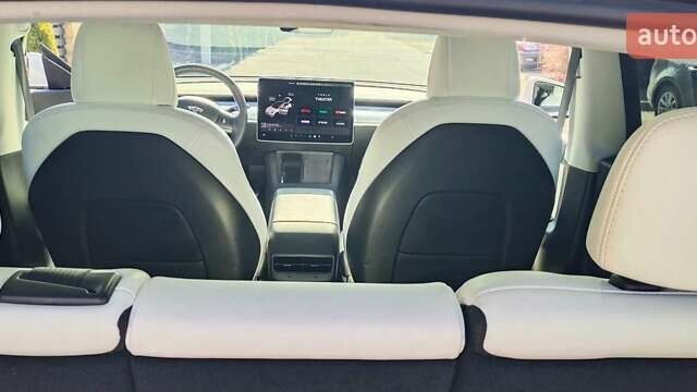 Белый Тесла Model Y, объемом двигателя 0 л и пробегом 38 тыс. км за 34200 $, фото 9 на Automoto.ua