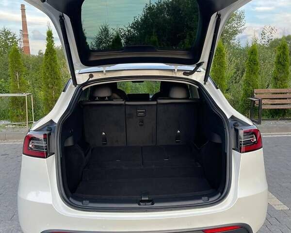 Белый Тесла Model Y, объемом двигателя 0 л и пробегом 16 тыс. км за 29900 $, фото 24 на Automoto.ua