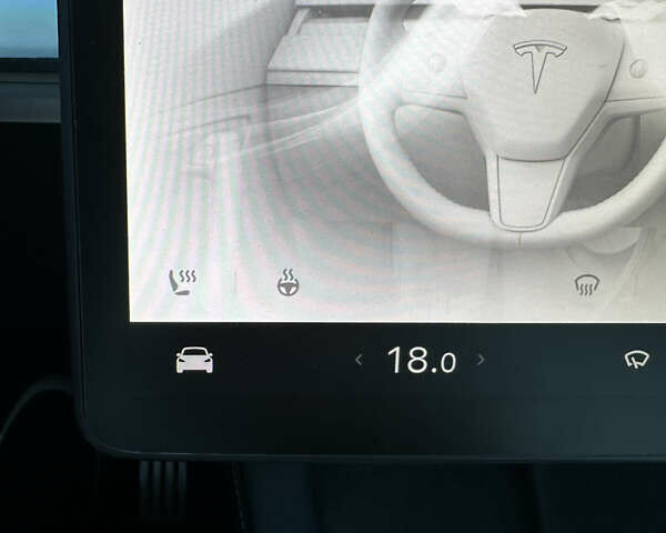 Белый Тесла Model Y, объемом двигателя 0 л и пробегом 51 тыс. км за 29500 $, фото 28 на Automoto.ua