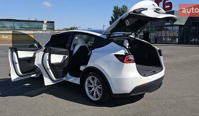 Белый Тесла Model Y, объемом двигателя 0 л и пробегом 119 тыс. км за 24000 $, фото 7 на Automoto.ua