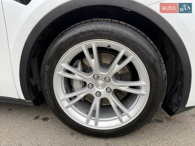 Белый Тесла Model Y, объемом двигателя 0 л и пробегом 68 тыс. км за 24900 $, фото 9 на Automoto.ua