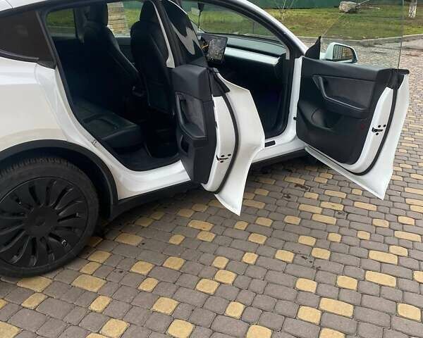 Белый Тесла Model Y, объемом двигателя 0 л и пробегом 74 тыс. км за 23600 $, фото 11 на Automoto.ua