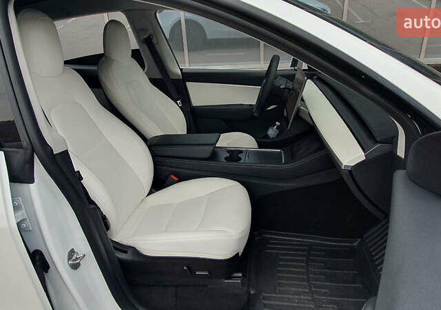 Білий Тесла Model Y, об'ємом двигуна 0 л та пробігом 74 тис. км за 25900 $, фото 9 на Automoto.ua