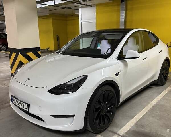 Белый Тесла Model Y, объемом двигателя 0 л и пробегом 47 тыс. км за 26000 $, фото 2 на Automoto.ua