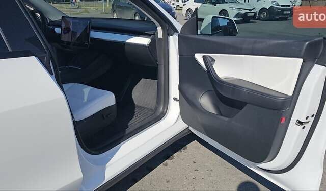 Белый Тесла Model Y, объемом двигателя 0 л и пробегом 119 тыс. км за 24000 $, фото 10 на Automoto.ua