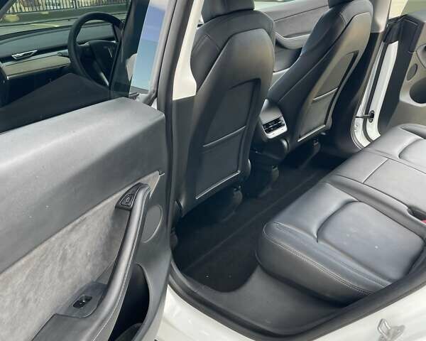 Білий Тесла Model Y, об'ємом двигуна 0 л та пробігом 119 тис. км за 23600 $, фото 17 на Automoto.ua