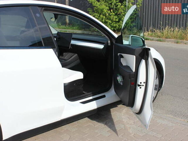 Белый Тесла Model Y, объемом двигателя 0 л и пробегом 67 тыс. км за 27000 $, фото 10 на Automoto.ua