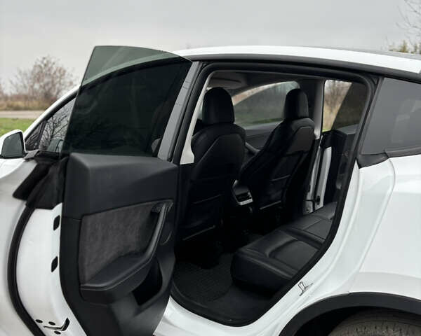Білий Тесла Model Y, об'ємом двигуна 0 л та пробігом 83 тис. км за 22200 $, фото 7 на Automoto.ua