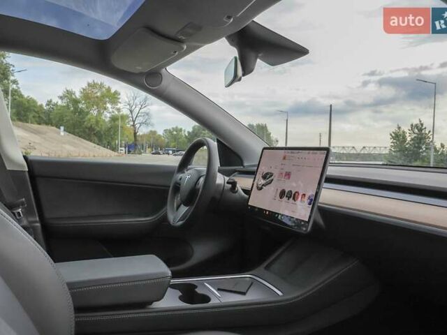 Білий Тесла Model Y, об'ємом двигуна 0 л та пробігом 9 тис. км за 53900 $, фото 10 на Automoto.ua