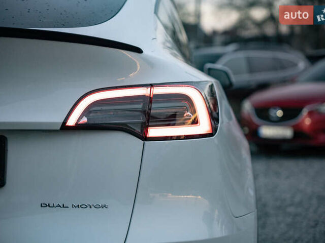 Белый Тесла Model Y, объемом двигателя 0 л и пробегом 69 тыс. км за 27500 $, фото 7 на Automoto.ua