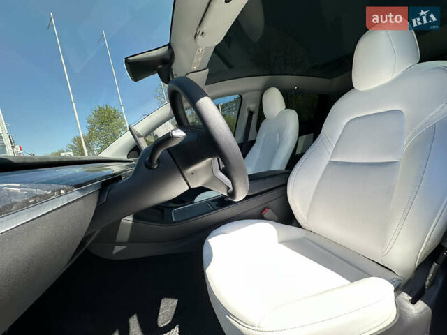 Белый Тесла Model Y, объемом двигателя 0 л и пробегом 51 тыс. км за 29500 $, фото 17 на Automoto.ua