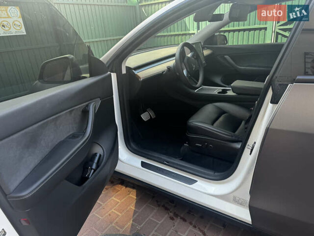 Белый Тесла Model Y, объемом двигателя 0 л и пробегом 69 тыс. км за 25900 $, фото 15 на Automoto.ua