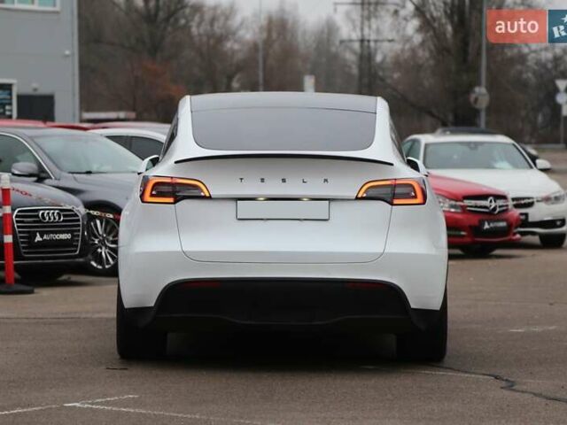 Белый Тесла Model Y, объемом двигателя 0 л и пробегом 121 тыс. км за 21900 $, фото 5 на Automoto.ua