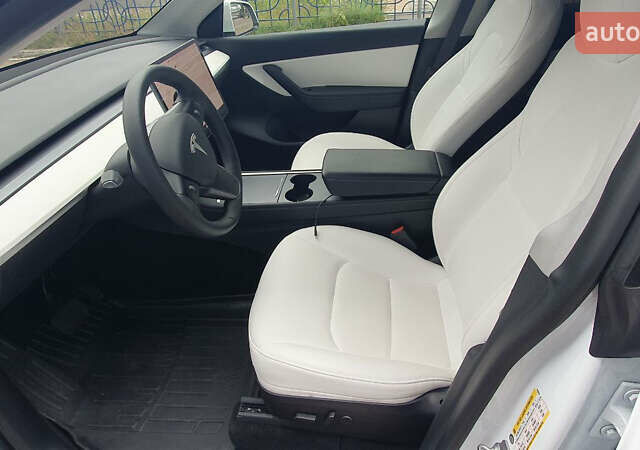 Білий Тесла Model Y, об'ємом двигуна 0 л та пробігом 74 тис. км за 25900 $, фото 12 на Automoto.ua