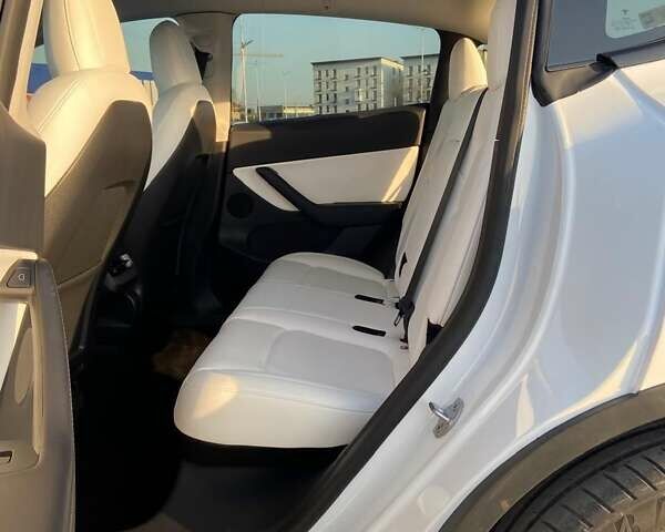 Білий Тесла Model Y, об'ємом двигуна 0 л та пробігом 41 тис. км за 24500 $, фото 6 на Automoto.ua