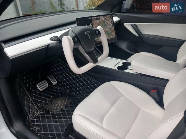 Белый Тесла Model Y, объемом двигателя 0 л и пробегом 195 тыс. км за 26000 $, фото 15 на Automoto.ua