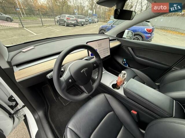 Белый Тесла Model Y, объемом двигателя 0 л и пробегом 68 тыс. км за 24900 $, фото 13 на Automoto.ua