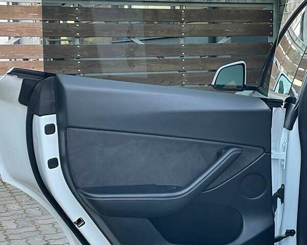 Белый Тесла Model Y, объемом двигателя 0 л и пробегом 56 тыс. км за 24980 $, фото 38 на Automoto.ua
