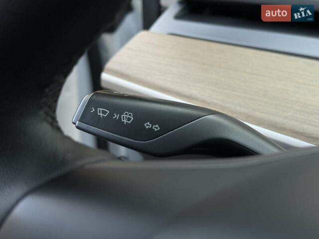 Тесла Model Y 2021 в Николаеве на Automoto.ua Белый Тесла Model Y, объемом двигателя 0 л и пробегом 80 тыс. км за 24999 $, фото 27 на Automoto.ua